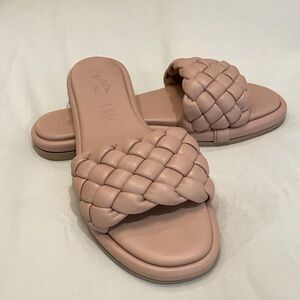 Seychelles size 9 flat sandal in blush pink. Worn once, sticker still on sole